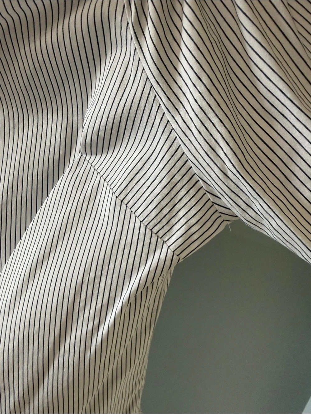 Express Striped Button Down Top in White & Blue Size Small - Picture 6 of 6